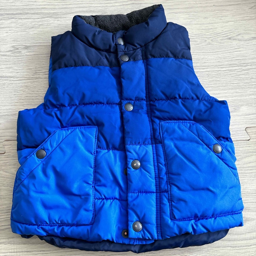 babyGAP(ベビーギャップ)のGAP ベビーベスト　90 キッズ/ベビー/マタニティのキッズ服男の子用(90cm~)(ジャケット/上着)の商品写真