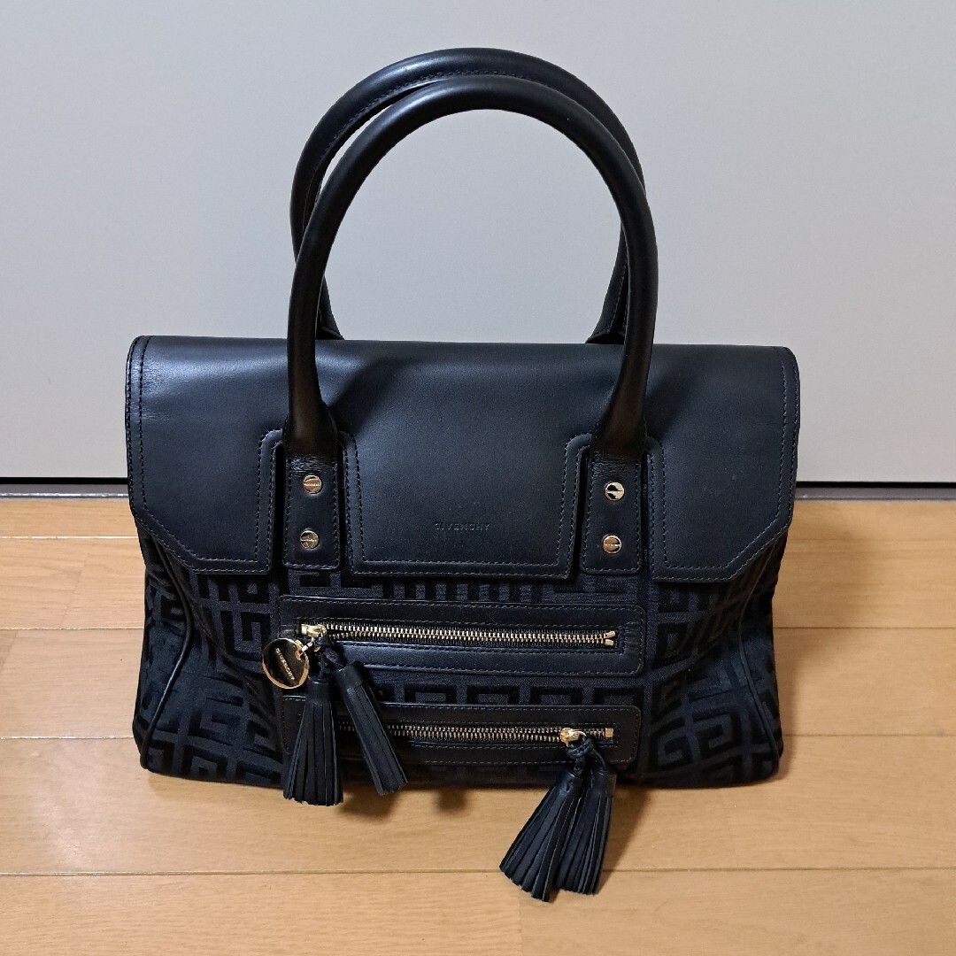 GIVENCHY(ジバンシィ)の[送料込] GIVENCHY ハンドバッグ 総柄 ブラック キャンバス フリンジ レディースのバッグ(ハンドバッグ)の商品写真