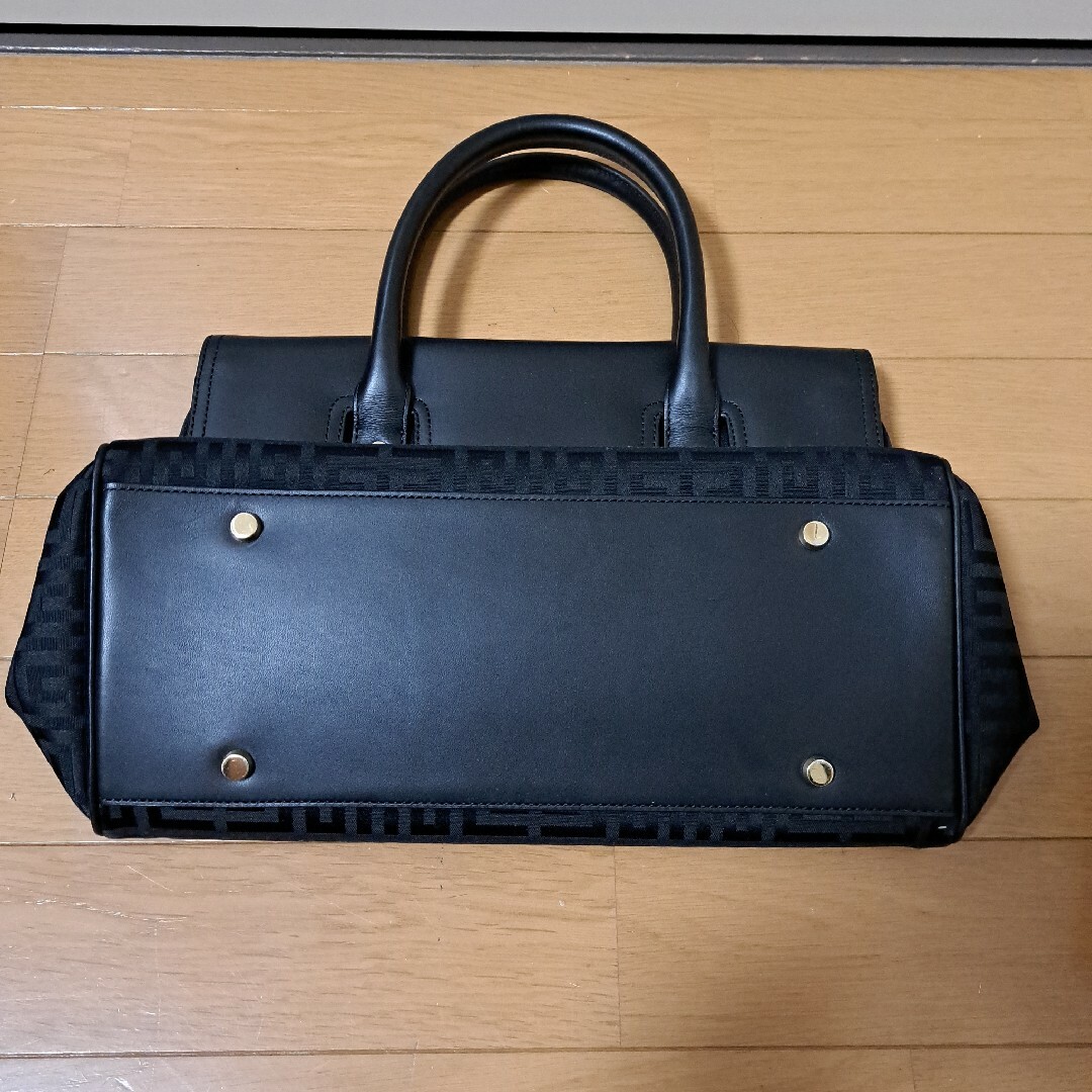 GIVENCHY(ジバンシィ)の[送料込] GIVENCHY ハンドバッグ 総柄 ブラック キャンバス フリンジ レディースのバッグ(ハンドバッグ)の商品写真