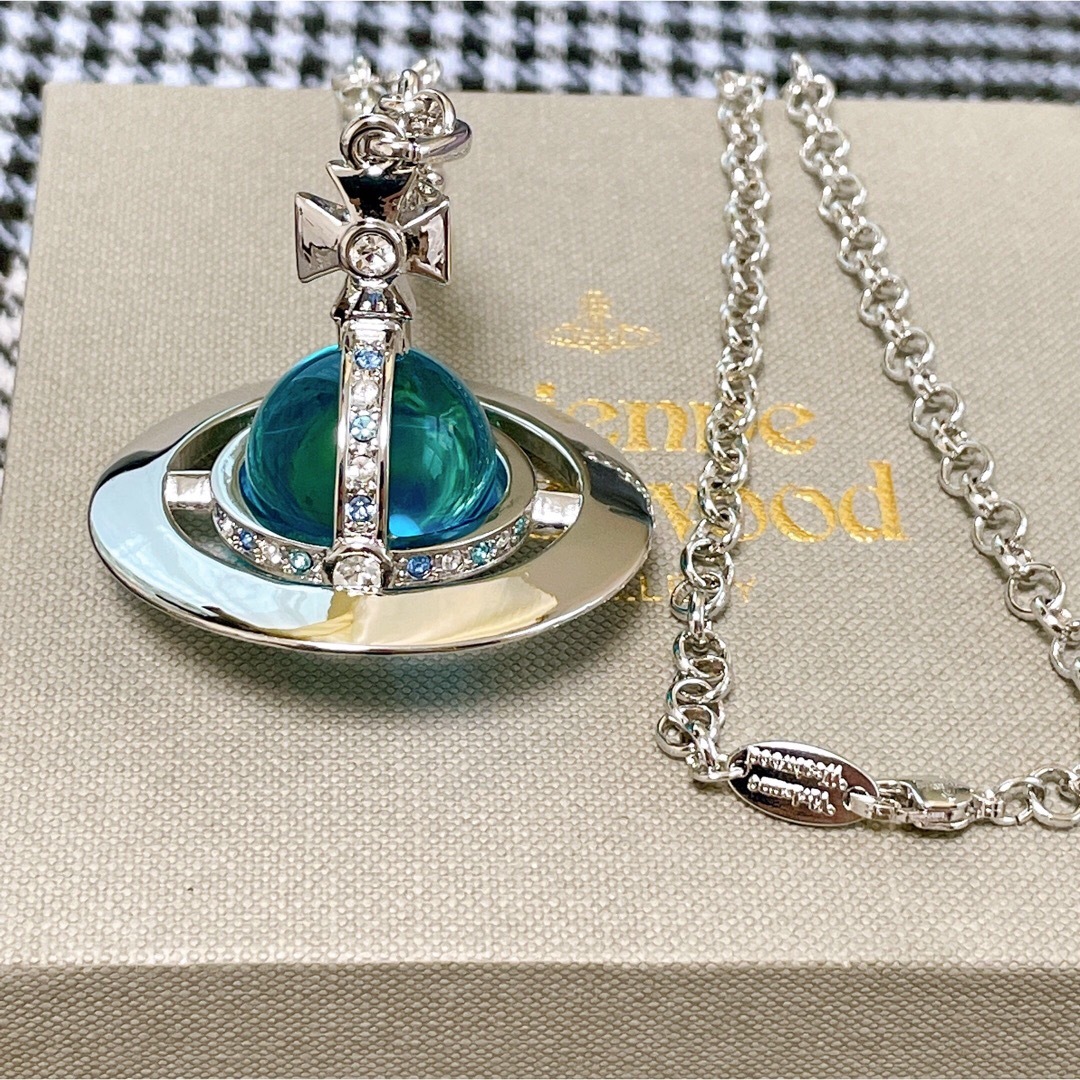 Vivienne Westwood(ヴィヴィアンウエストウッド)のヴィヴィアン スモール オーブ ネックレス レディースのアクセサリー(ネックレス)の商品写真