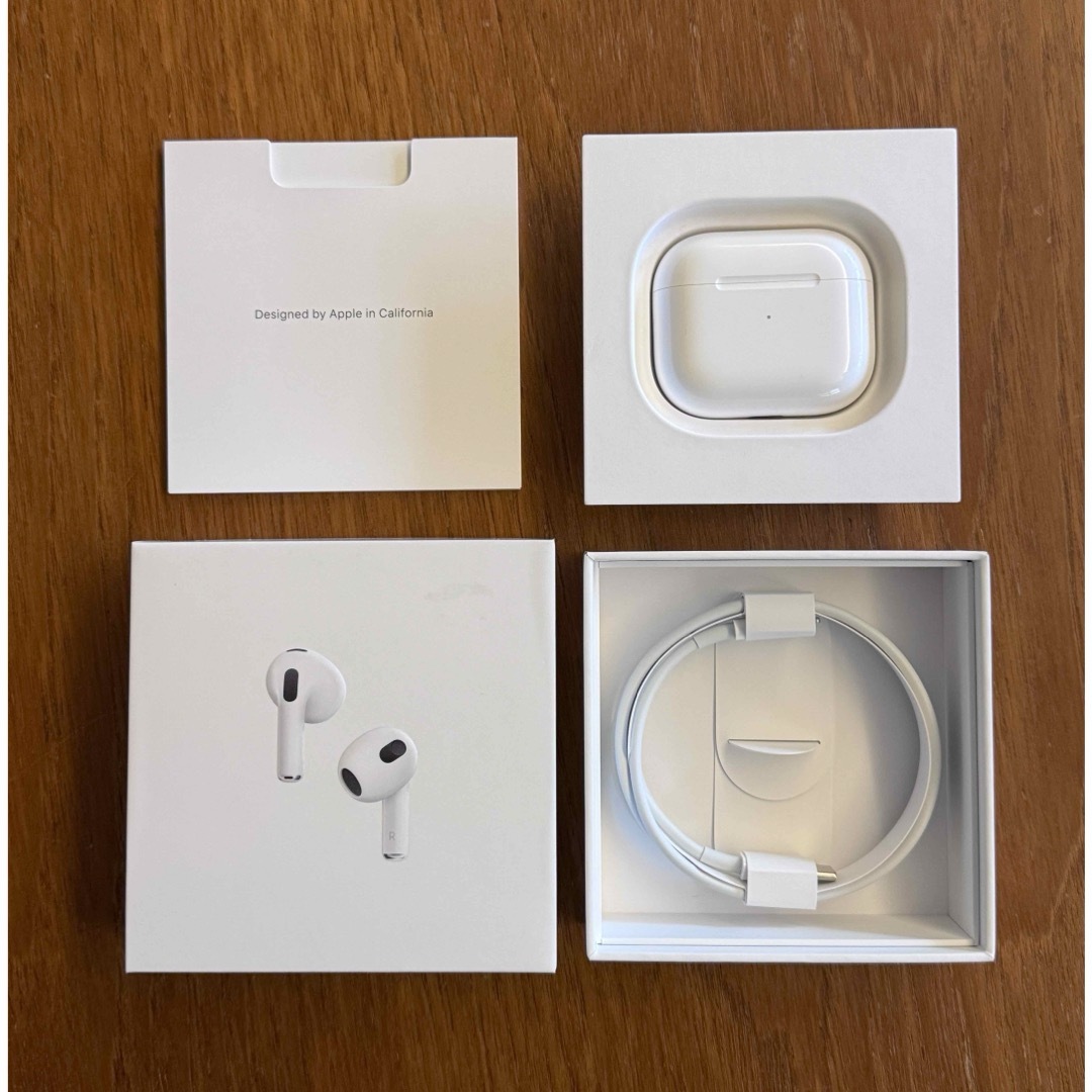 Apple(アップル)のAirPods（第3世代）　MagSafe充電対応 スマホ/家電/カメラのオーディオ機器(ヘッドフォン/イヤフォン)の商品写真