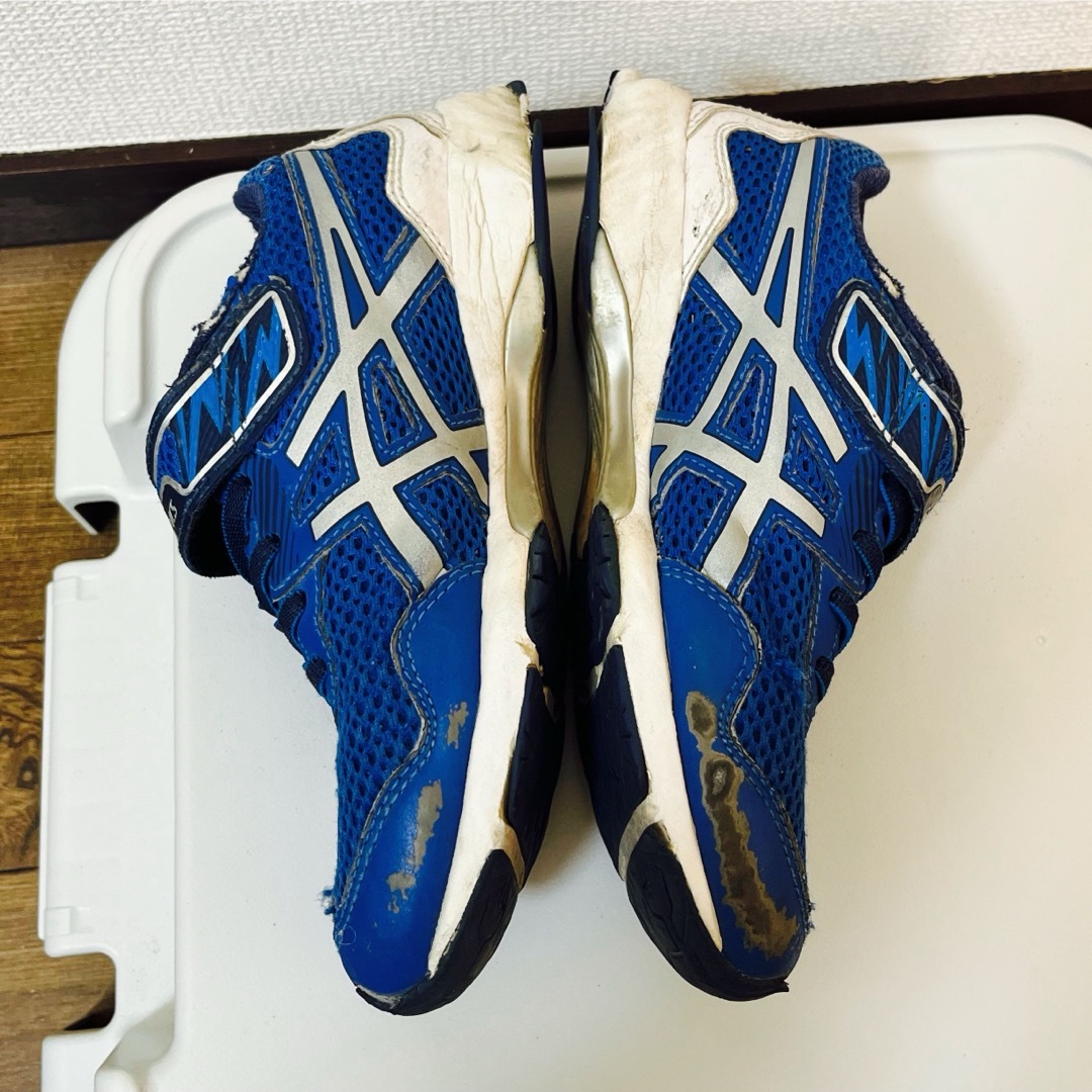 asics(アシックス)のasics  スニーカー　サイズ21.5㎝ キッズ/ベビー/マタニティのキッズ靴/シューズ(15cm~)(スニーカー)の商品写真