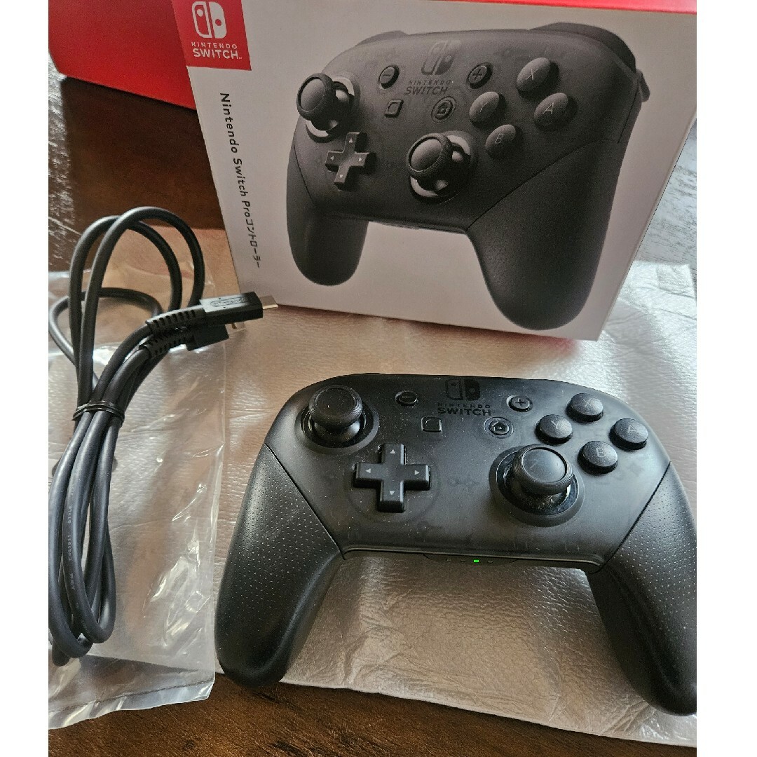 即購入大歓Nintendo NINTENDO SWITCH PROコントローラー エンタメ/ホビーのゲームソフト/ゲーム機本体(その他)の商品写真