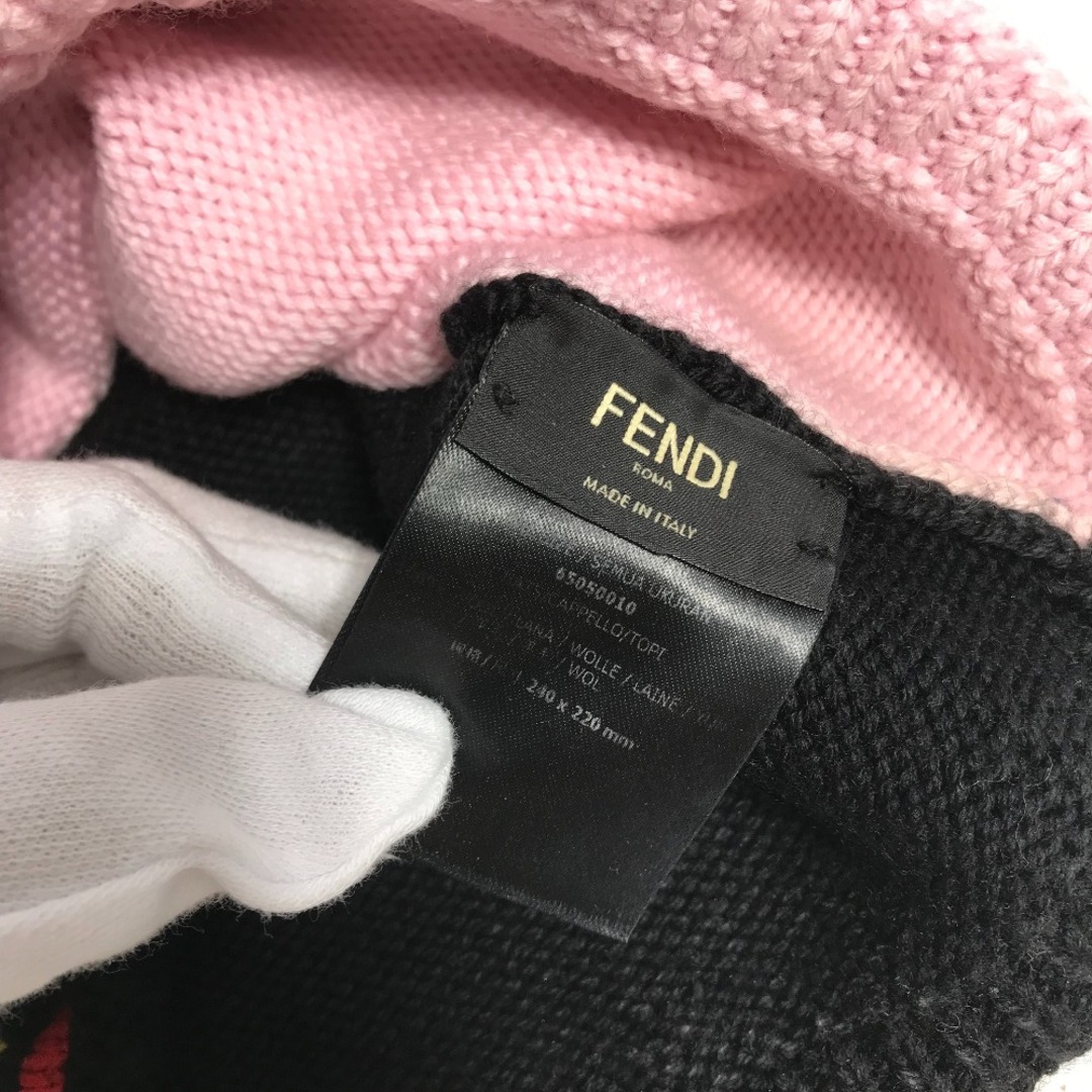 FENDI(フェンディ)のフェンディ FENDI ロゴ ポンポン付き FXQ056 バイカラー ビーニー 帽子 ニット帽 ニットキャップ ニット帽 ウール ピンク レディースの帽子(ニット帽/ビーニー)の商品写真