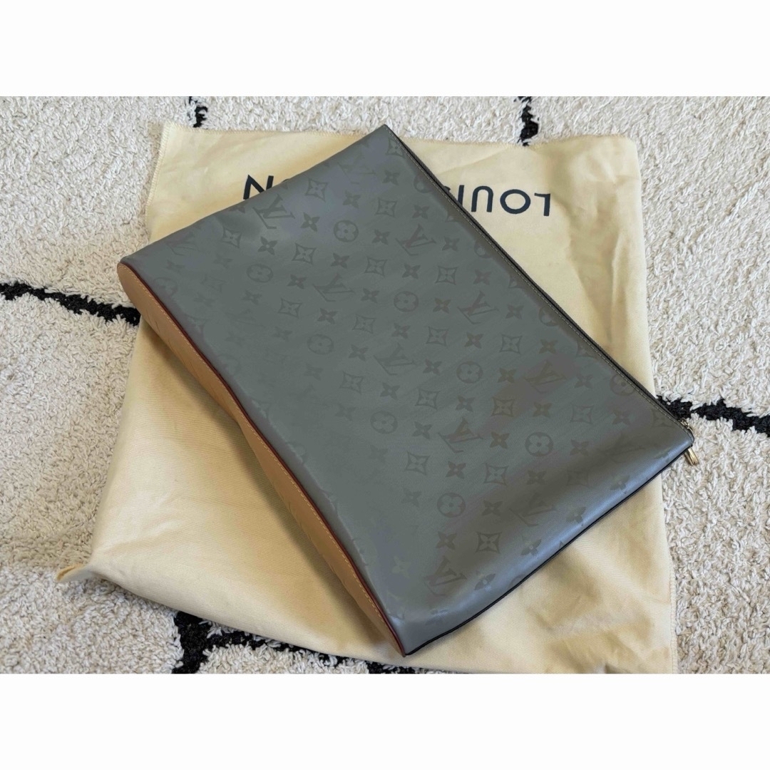 Louis Vuittonルイヴィトン ポシェットコスモスクラッチバッグ Louis Vuittonルイヴィトン ポシェットコスモスクラッチバッグ