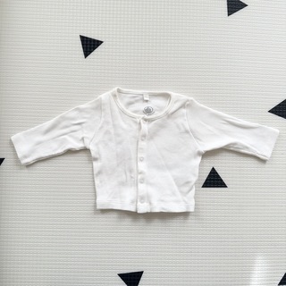 プチバトー(PETIT BATEAU)のプチバトー 2×2リブ編みカーディガン ホワイト 3m 60(カーディガン/ボレロ)