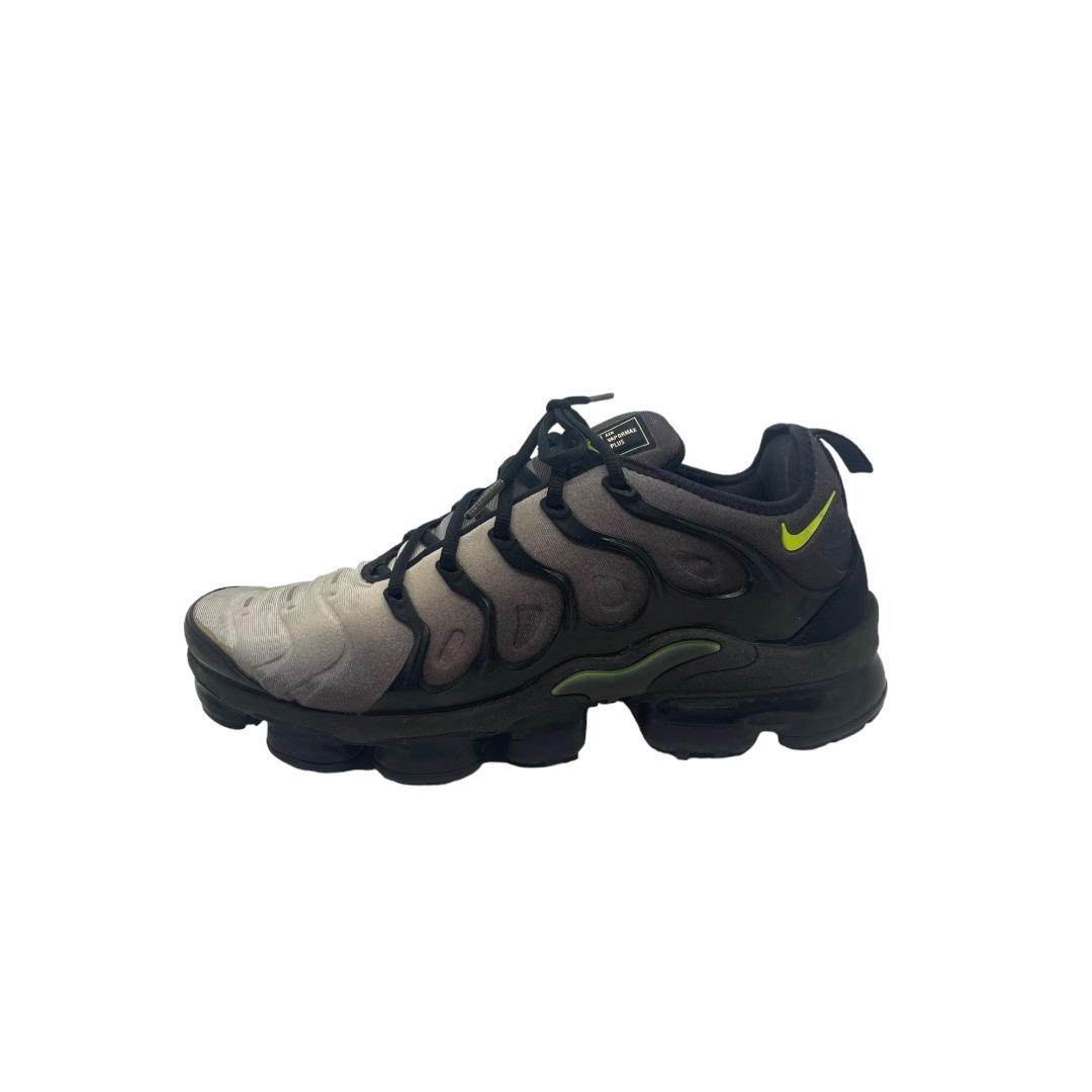 NIKE(ナイキ)のNIKE 924453-009 AIR VAPORMAX PLUS BLACK/VOLT スニーカー 27.5 送料無料 中古 IT1 メンズの靴/シューズ(スニーカー)の商品写真