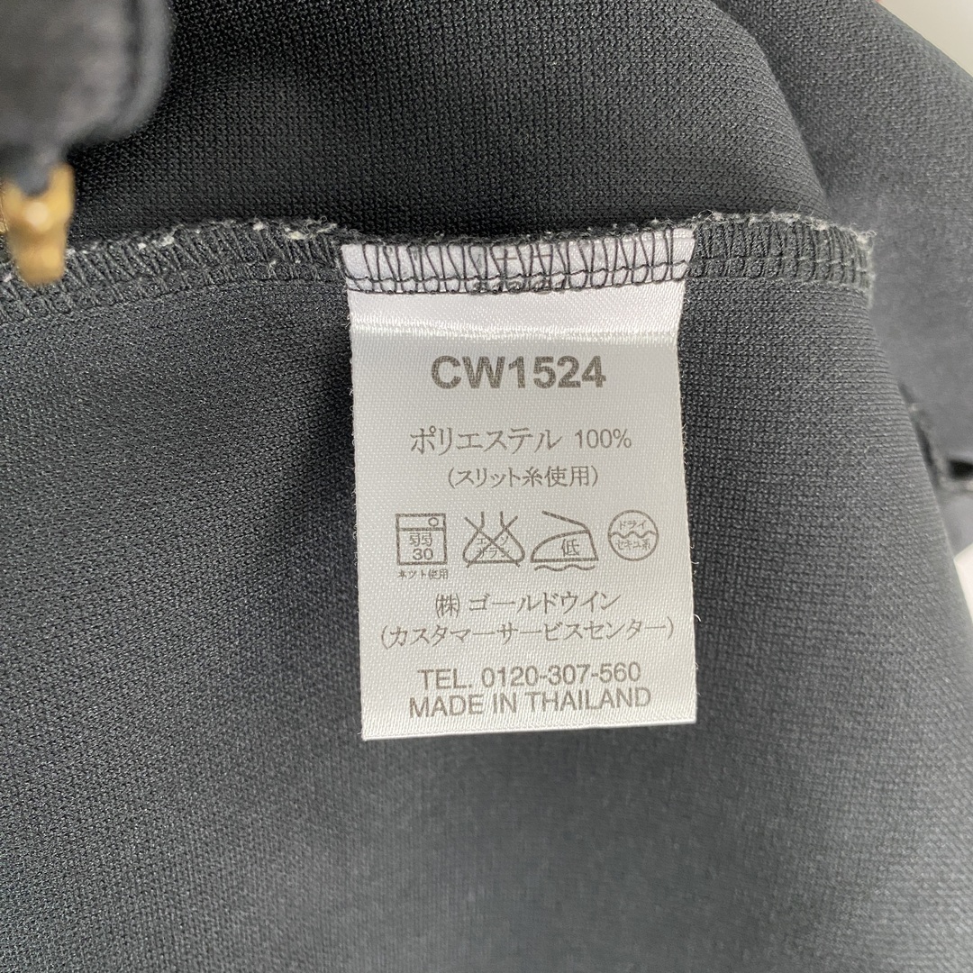 Champion(チャンピオン)の【チャンピオン　トラックジャケット　刺しゅうデザイン　ラグラン袖　黒　赤　古着】 メンズのジャケット/アウター(その他)の商品写真