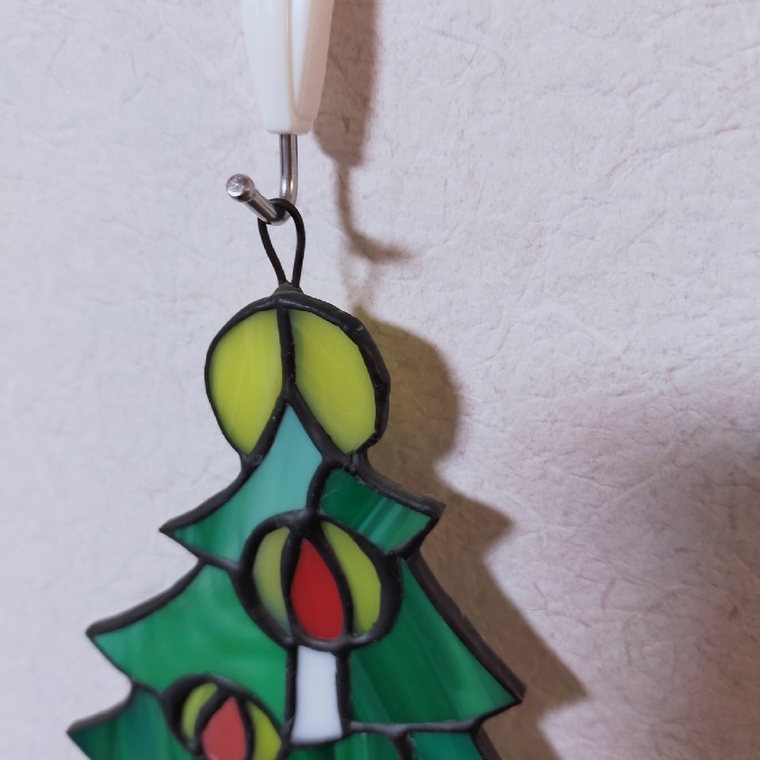 【ハンドメイド】ステンドグラス　クリスマスツリー　壁掛け ハンドメイドのインテリア/家具(インテリア雑貨)の商品写真