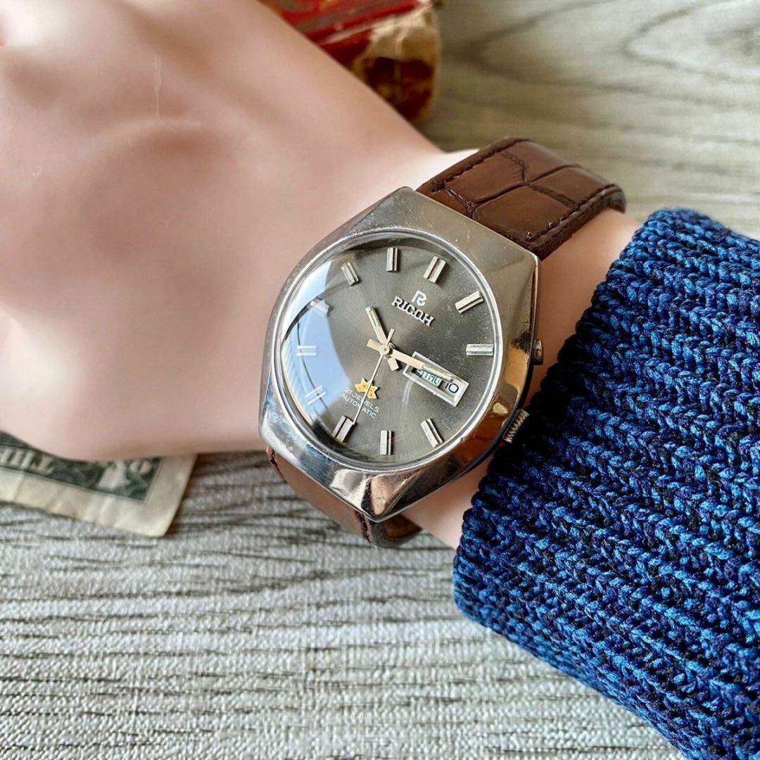 RICOH(リコー)の【レトロな色合い】リコー メンズ腕時計 グレー 自動巻き ヴィンテージ メンズの時計(腕時計(アナログ))の商品写真