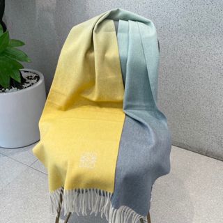 ロエベ スカーフの通販 300点以上 | LOEWEを買うならラクマ