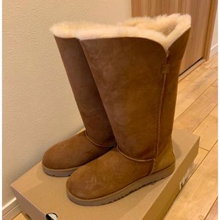 アグ(UGG)のUGG W CLASSIC CUFF TALL(ブーツ)