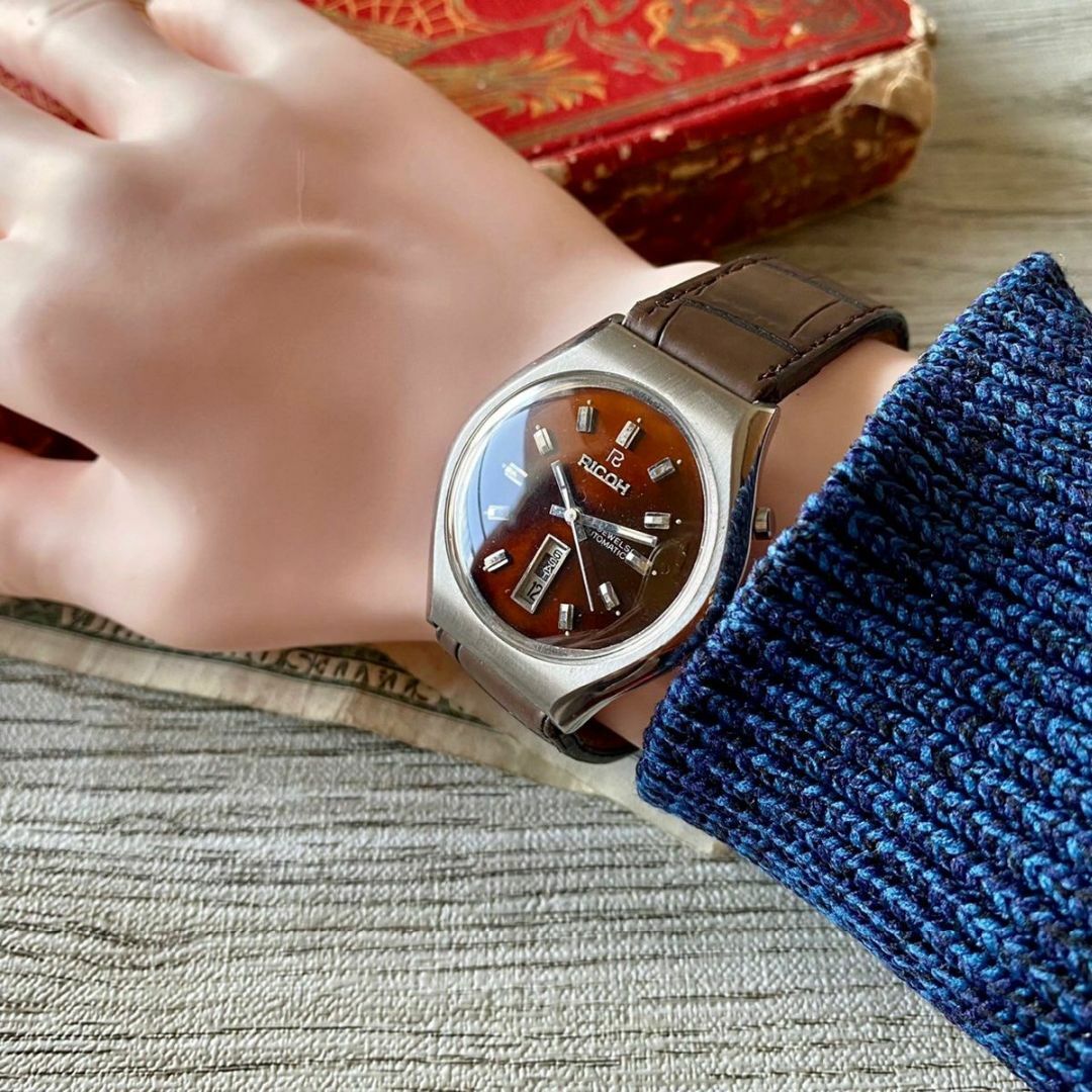 RICOH(リコー)の【レトロな色合い】リコー メンズ腕時計 ブラウン 自動巻き ヴィンテージ メンズの時計(腕時計(アナログ))の商品写真