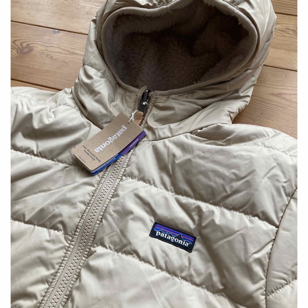 patagonia(パタゴニア)のぴーたい様専用　Patagonia BOYS' XXL リバーシブルフーディ キッズ/ベビー/マタニティのキッズ服男の子用(90cm~)(ジャケット/上着)の商品写真