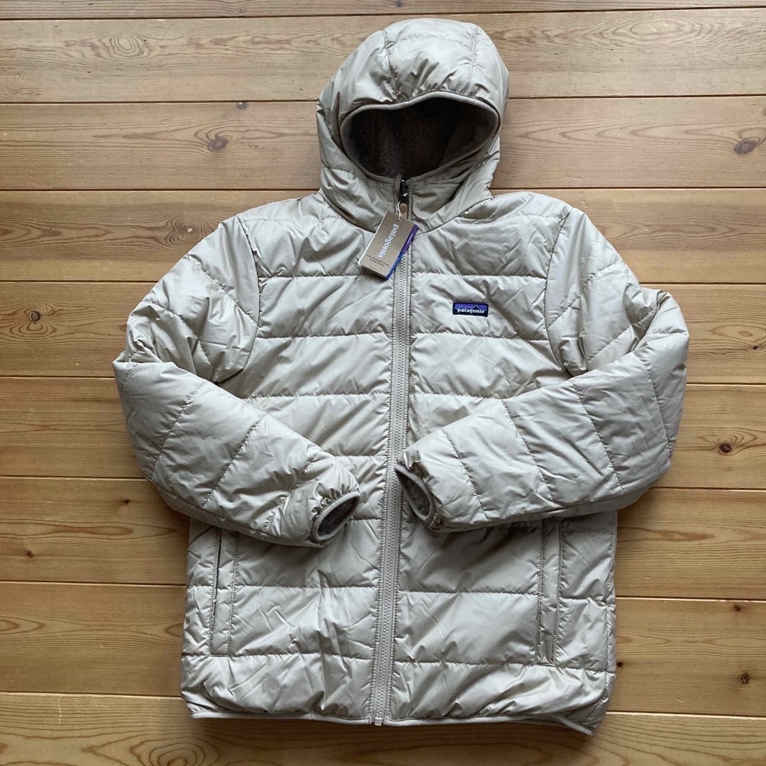 patagonia(パタゴニア)のぴーたい様専用　Patagonia BOYS' XXL リバーシブルフーディ キッズ/ベビー/マタニティのキッズ服男の子用(90cm~)(ジャケット/上着)の商品写真