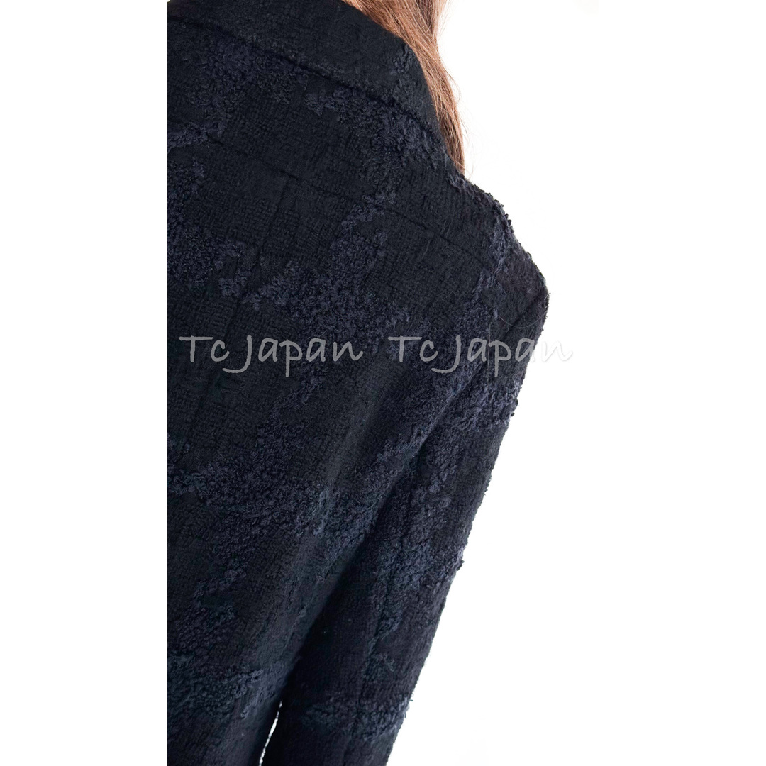 CHANEL(シャネル)のシャネル コート CHANEL ブラック 黒 ウール シルク 袖リボン装飾 ツイード ジャケット ランウェイ登場作品 美品 38 レディースのジャケット/アウター(チェスターコート)の商品写真