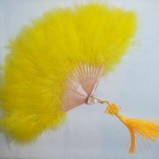 新品　特大羽扇子　ジュリアナ　大きな紐飾り付き　黄色(小道具)