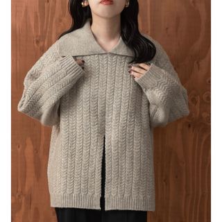 lawgy center slit collar knit