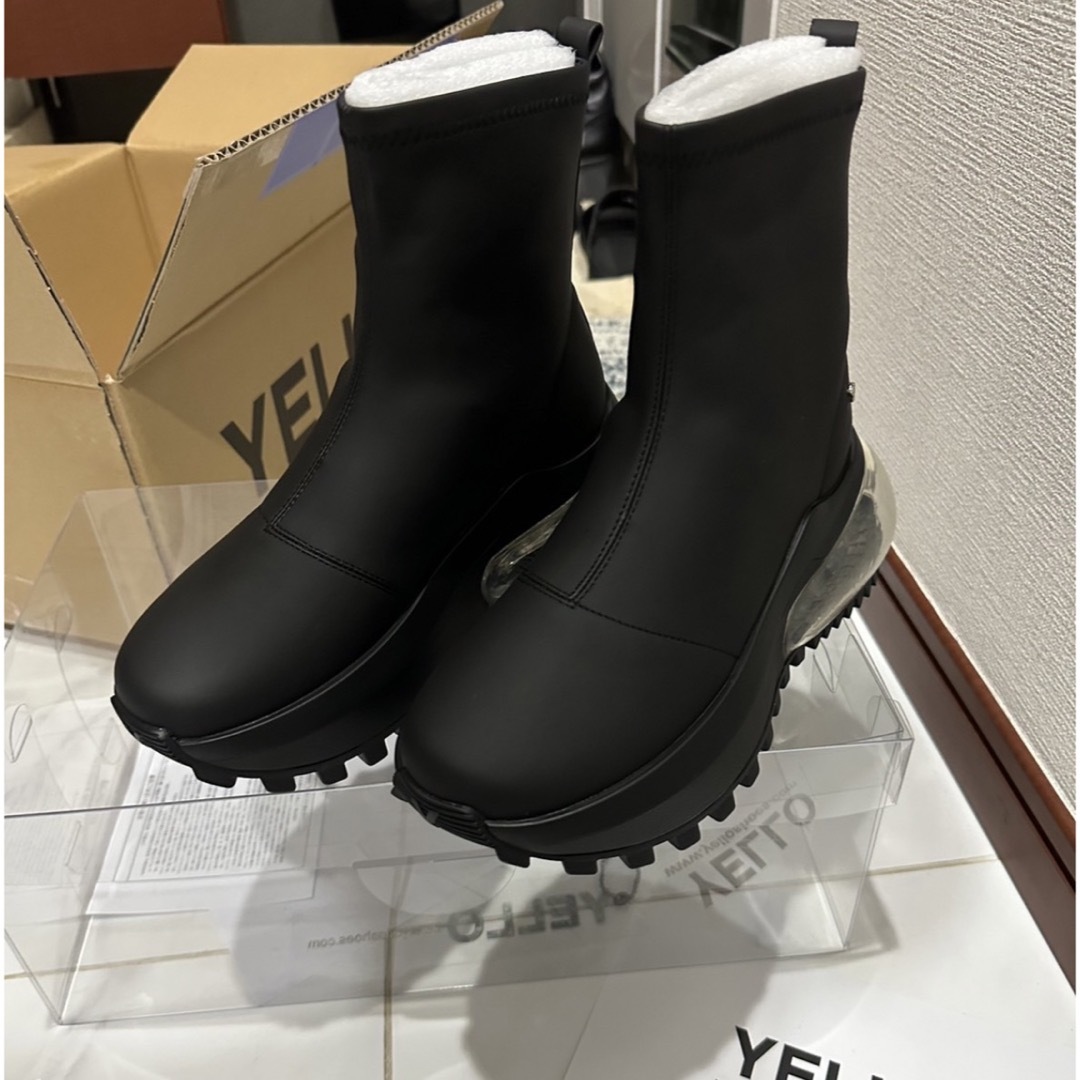 yellaw(イエロー)のYELLO シングル　スニーカー　ショートブーツ　ブラック レディースの靴/シューズ(ブーツ)の商品写真