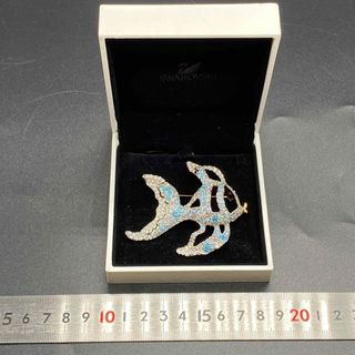 スワロフスキー(SWAROVSKI)の箱付き　スワロフスキー ブローチ　熱帯魚　魚　さかな　no.77(ブローチ/コサージュ)