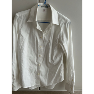 ユニクロ(UNIQLO)のユニクロ　レディースシャツ　Mサイズ(シャツ/ブラウス(長袖/七分))