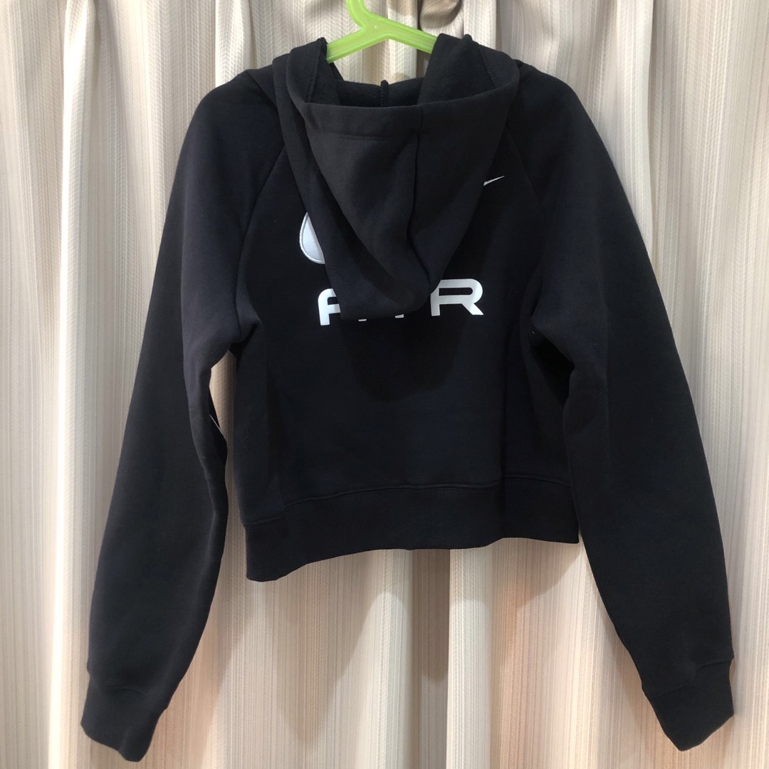 NIKE(ナイキ)の新品未使用タグ付き　NIKE ナイキ　フーディ  パーカー　150cm キッズ/ベビー/マタニティのキッズ服女の子用(90cm~)(ジャケット/上着)の商品写真