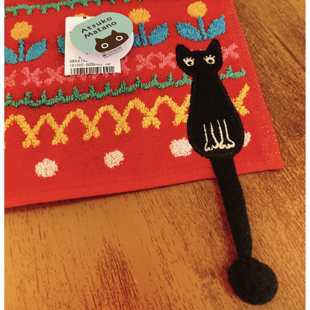 Atsuko Matano(アツコマタノ)のハンカチ 黒猫 ネコ レッド 赤 柄 かわいい クリスマス レディースのファッション小物(ハンカチ)の商品写真