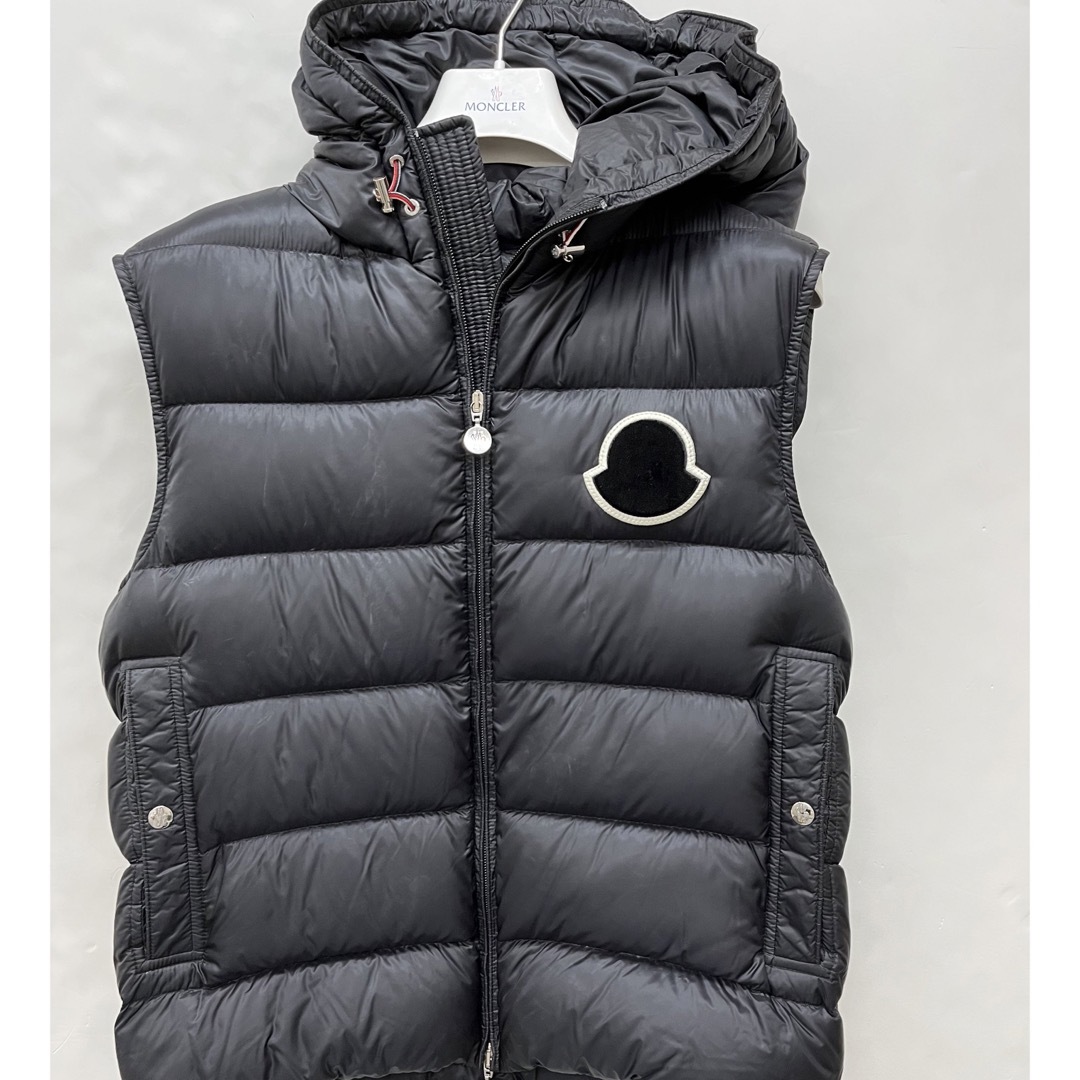 MONCLER(モンクレール)の超美品 モンクレール VANOISE ダウンベスト サイズ4 メンズのジャケット/アウター(ダウンベスト)の商品写真