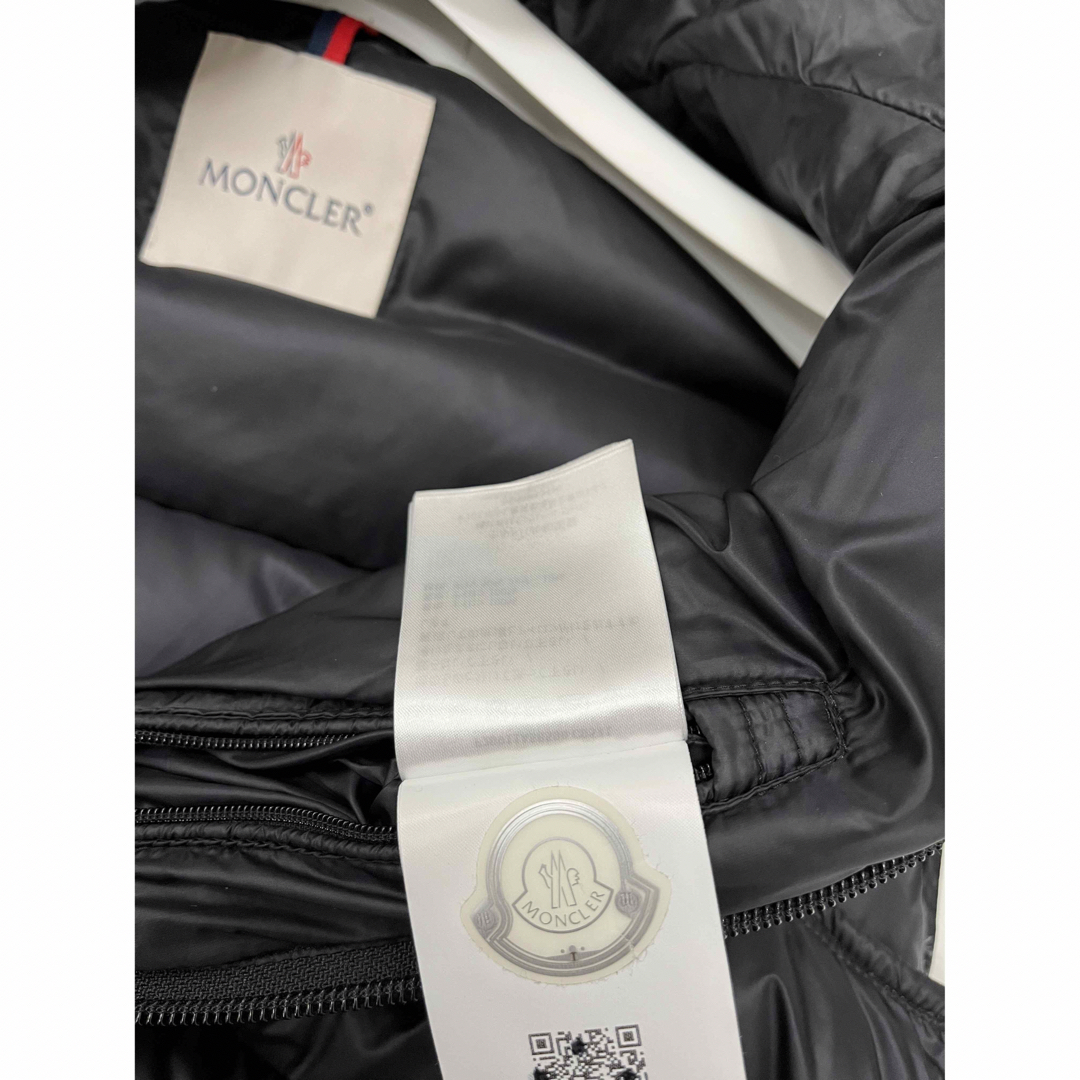 MONCLER(モンクレール)の超美品 モンクレール VANOISE ダウンベスト サイズ4 メンズのジャケット/アウター(ダウンベスト)の商品写真