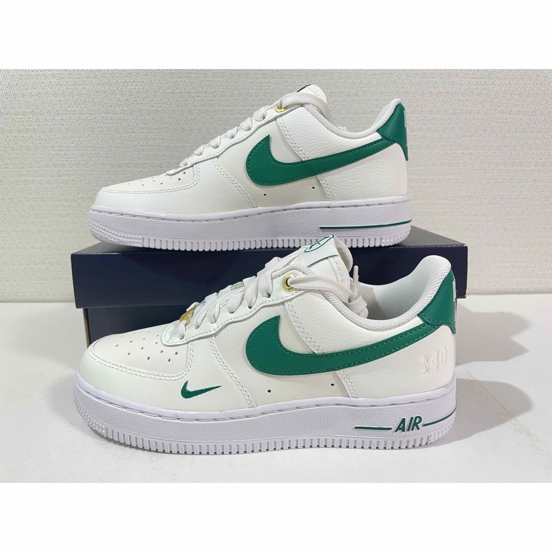 NIKE(ナイキ)の【新品】23cm NIKE WMNS AIR FORCE1’07 SE 40周年 レディースの靴/シューズ(スニーカー)の商品写真