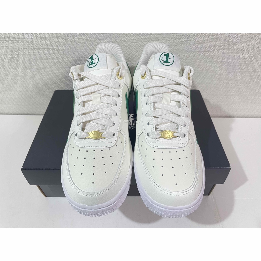 NIKE(ナイキ)の【新品】23cm NIKE WMNS AIR FORCE1’07 SE 40周年 レディースの靴/シューズ(スニーカー)の商品写真