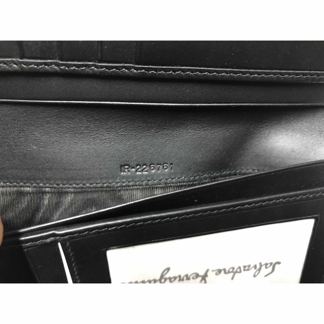 Salvatore Ferragamo(サルヴァトーレフェラガモ)のRR850フェラガモ　ダブルホック　レザー　ブラック レディースのファッション小物(財布)の商品写真