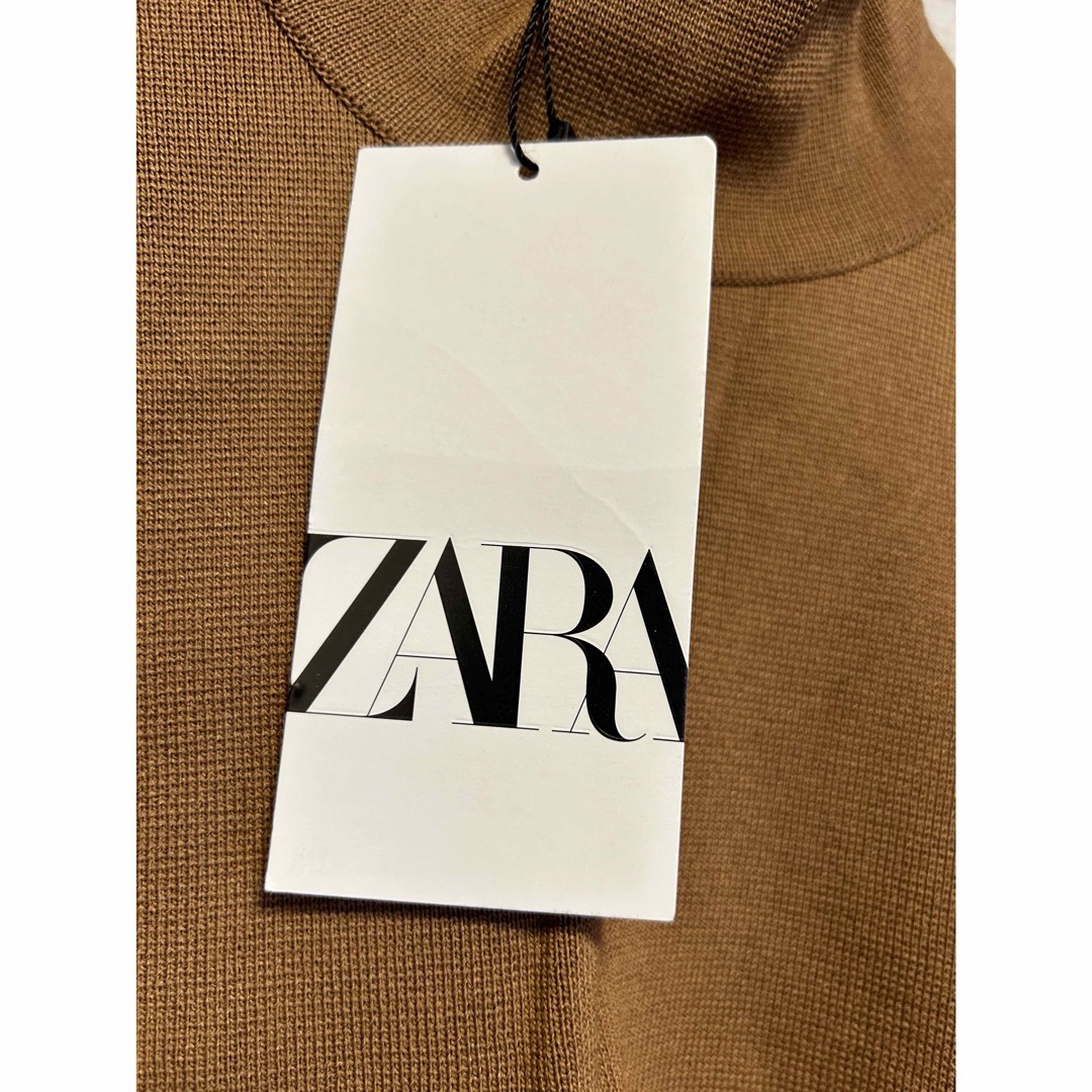 ZARA(ザラ)の【新品未使用タグ付き】ZARA　トップス　ノースリーブ　Sサイズ　キチンと感 レディースのトップス(カットソー(半袖/袖なし))の商品写真