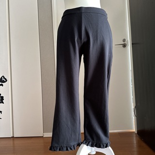 Penna Felice 　カットソー素材　裾フリルファスナー付き　パンツ　L(クロップドパンツ)