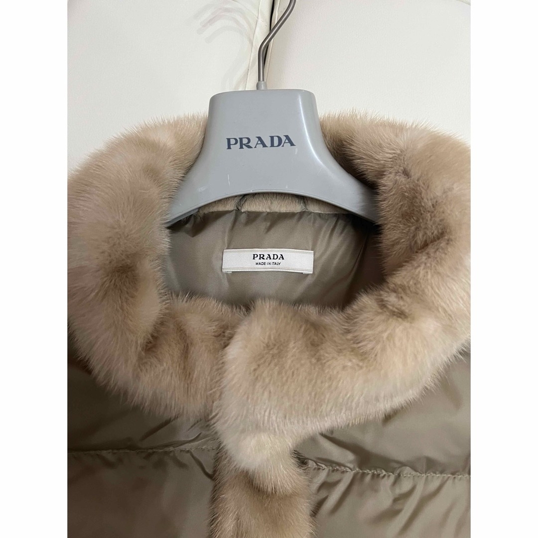 PRADA(プラダ)のPRADAダウン ジャケット ミンク プラダ毛皮付ダウン ショートジャケット レディースのジャケット/アウター(ダウンジャケット)の商品写真