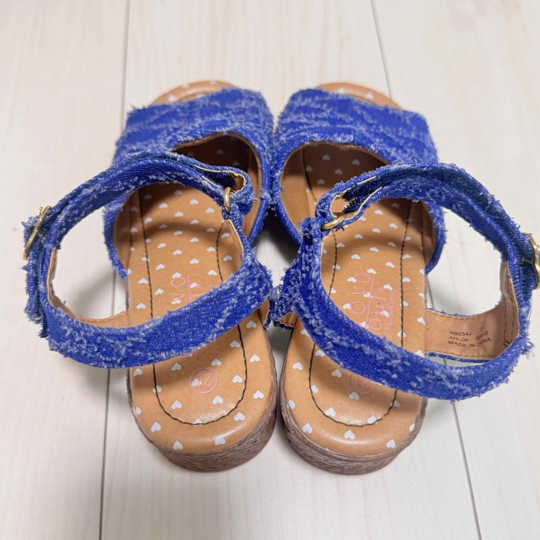 Nuovo(ヌォーボ)のNUOVO サンダル 21cm 女の子 キッズ/ベビー/マタニティのキッズ靴/シューズ(15cm~)(サンダル)の商品写真