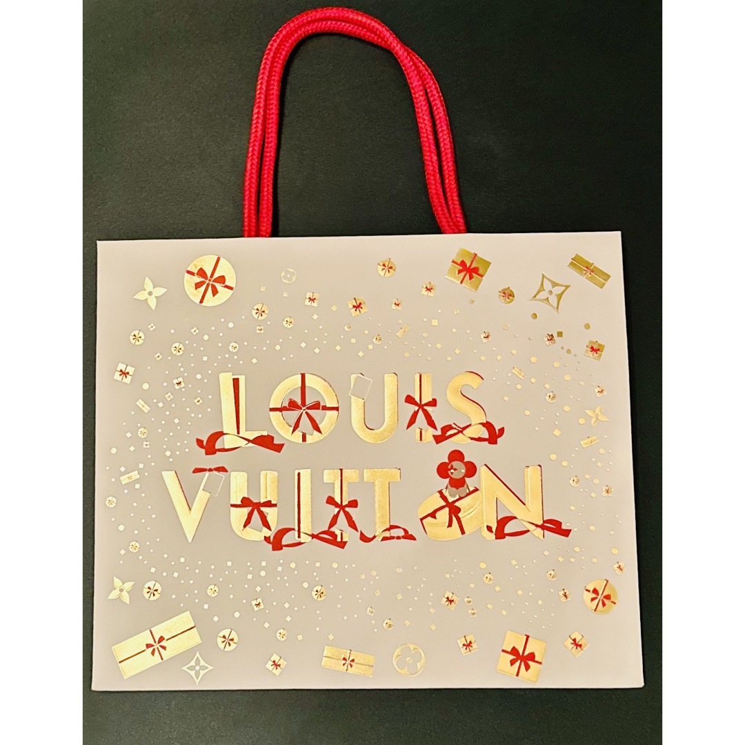 LOUIS VUITTON ルイ・ヴィトン ショッパー 紙袋32枚 集まる LOUIS VUITTON ルイ・ヴィトン ショッパー 紙袋32枚 集まる