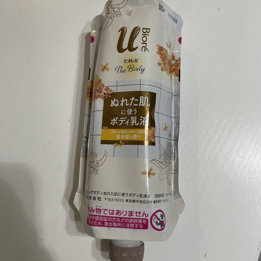 Biore(ビオレ)のビオレu ザボディ 乳液 金木犀 つりさげパック 詰替用 300ml コスメ/美容のスキンケア/基礎化粧品(乳液/ミルク)の商品写真