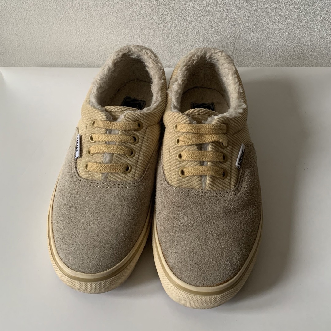 VANS(ヴァンズ)のVANS ERA ボア　スエード　ベージュ　ugg emu ミネトンカ  レディースの靴/シューズ(スニーカー)の商品写真