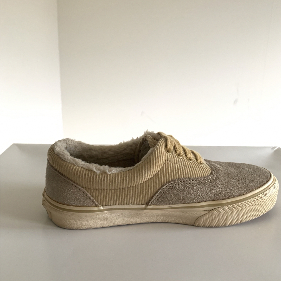 VANS(ヴァンズ)のVANS ERA ボア　スエード　ベージュ　ugg emu ミネトンカ  レディースの靴/シューズ(スニーカー)の商品写真