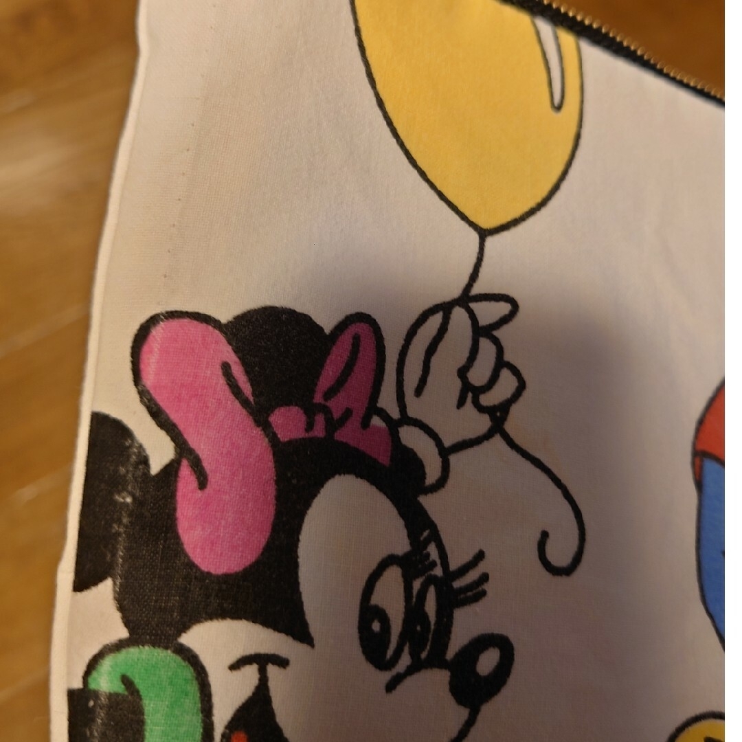 Disney(ディズニー)のヴィンテージシーツ　キルトポーチ　ディズニー ハンドメイドのファッション小物(ポーチ)の商品写真