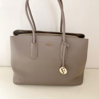 フルラ(Furla)のフルラ トートバッグ テッサ 大容量 A4収納 肩掛け ワンショルダー(トートバッグ)