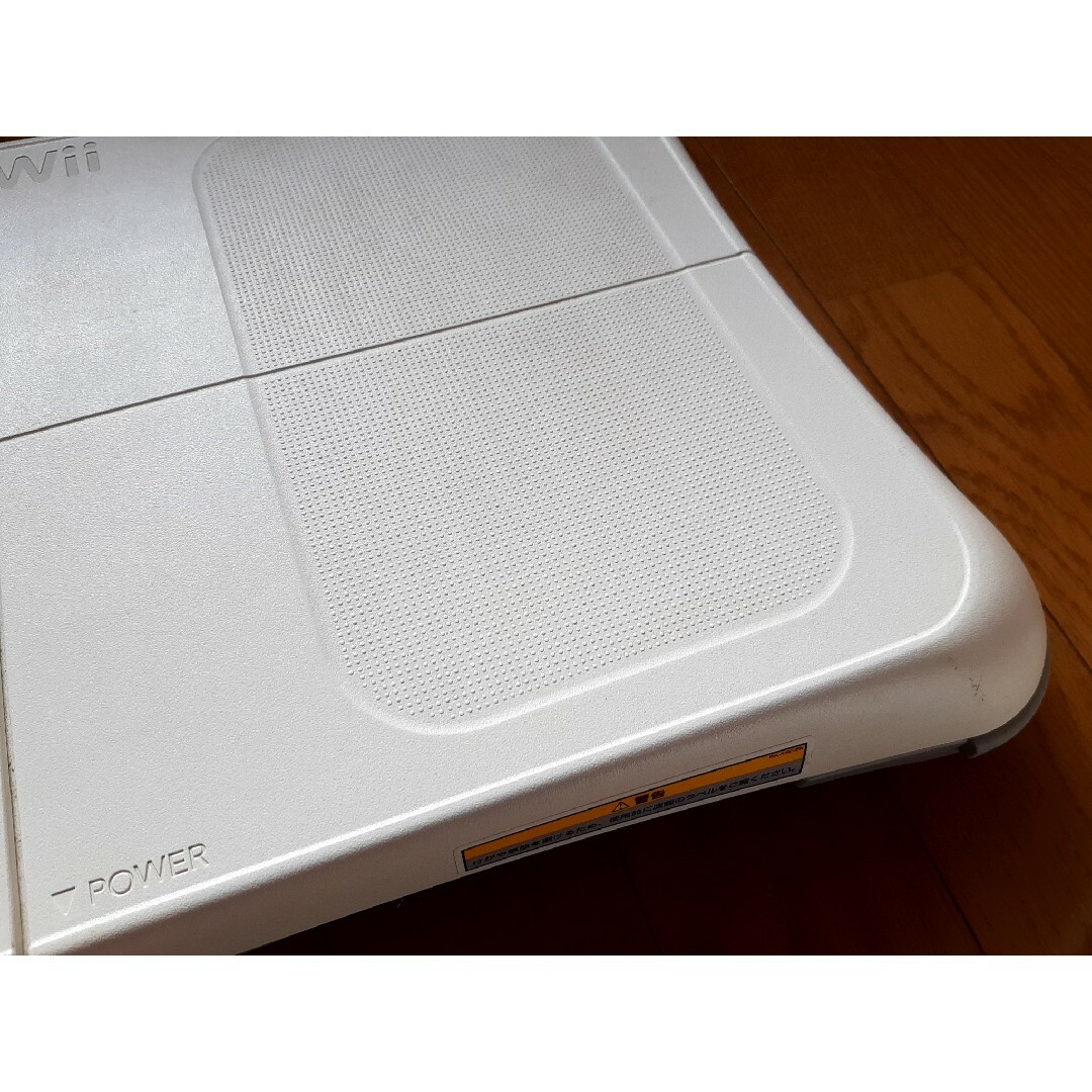 Wii(ウィー)のWiifit　ウィーフィット　ボード　ソフト３本セット エンタメ/ホビーのゲームソフト/ゲーム機本体(家庭用ゲーム機本体)の商品写真