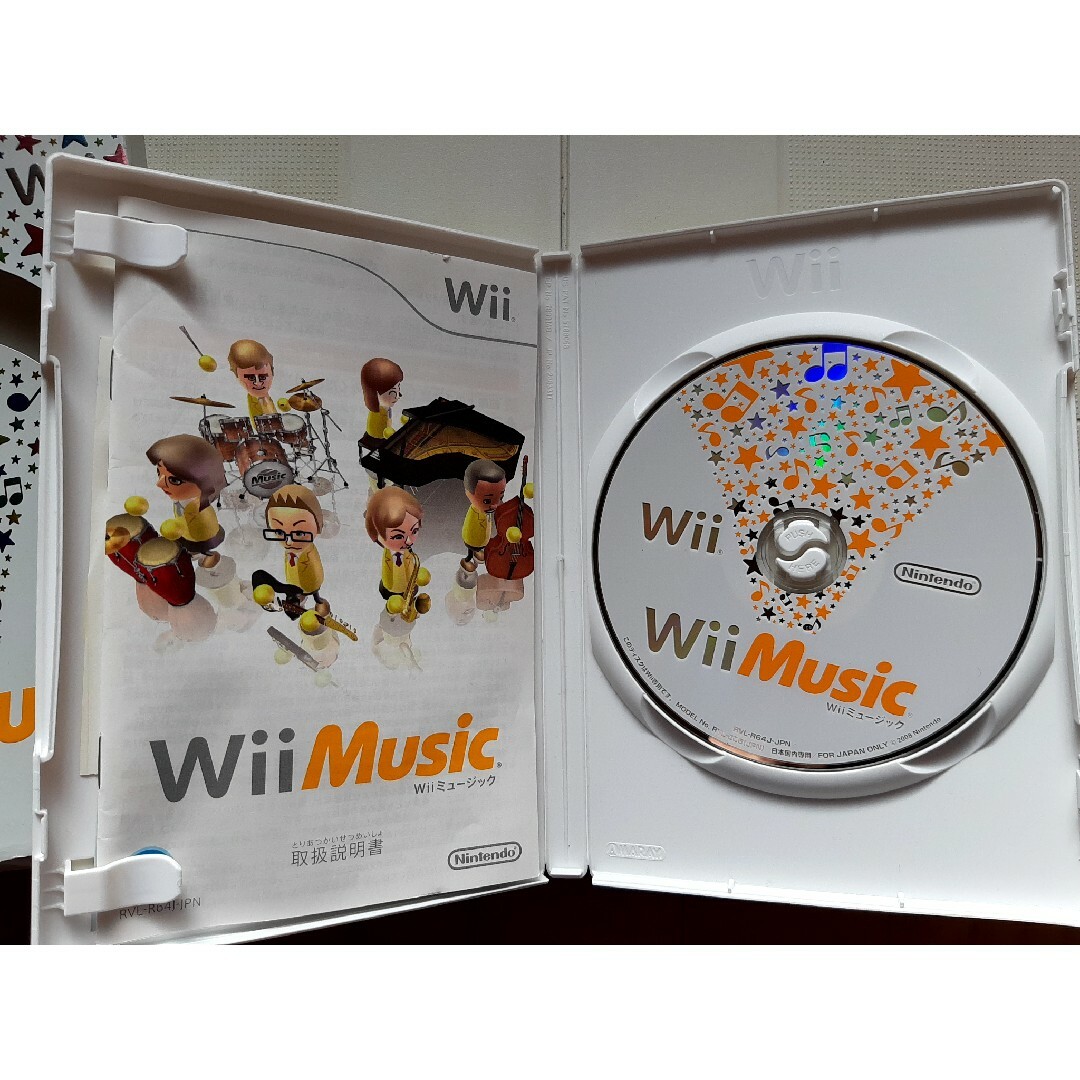 Wii(ウィー)のWiifit　ウィーフィット　ボード　ソフト３本セット エンタメ/ホビーのゲームソフト/ゲーム機本体(家庭用ゲーム機本体)の商品写真