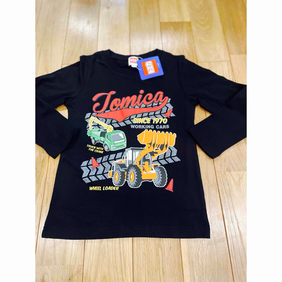 Takara Tomy(タカラトミー)の【新品未使用】トミカTシャツ 120サイズ　長袖Tシャツ　ブラック キッズ/ベビー/マタニティのキッズ服男の子用(90cm~)(Tシャツ/カットソー)の商品写真