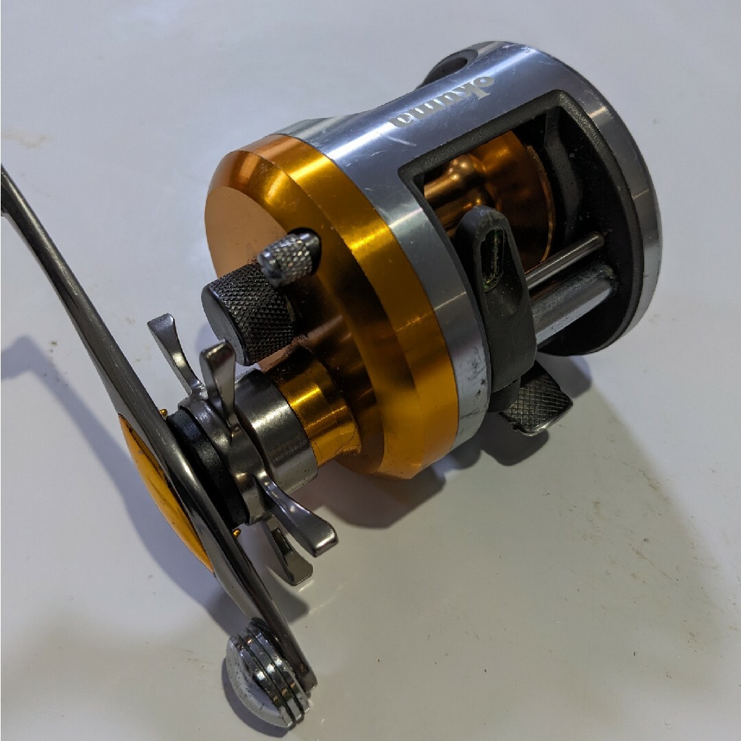 okuma intercepter 4000 スポーツ/アウトドアのフィッシング(リール)の商品写真