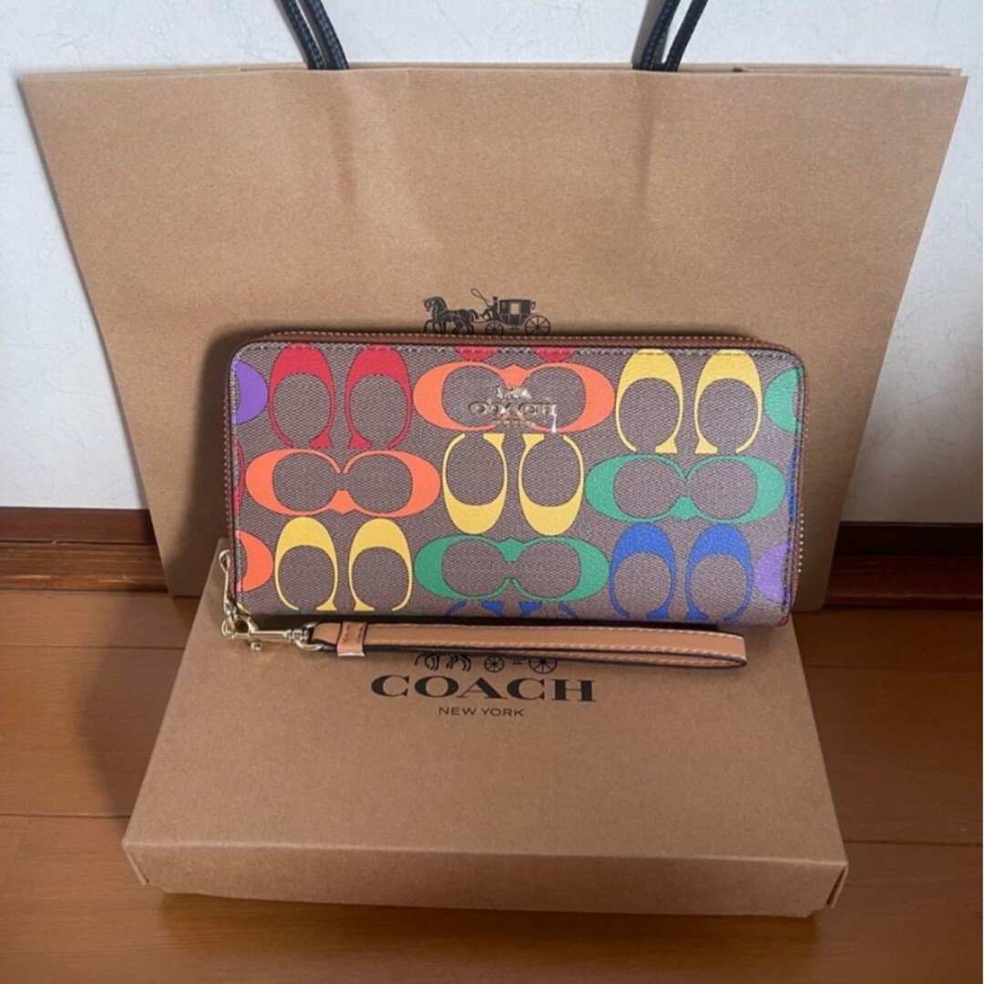 新品　COACH　長財布　ラウンドファスナー　ベージュ　レインボー　小銭入れ有財布