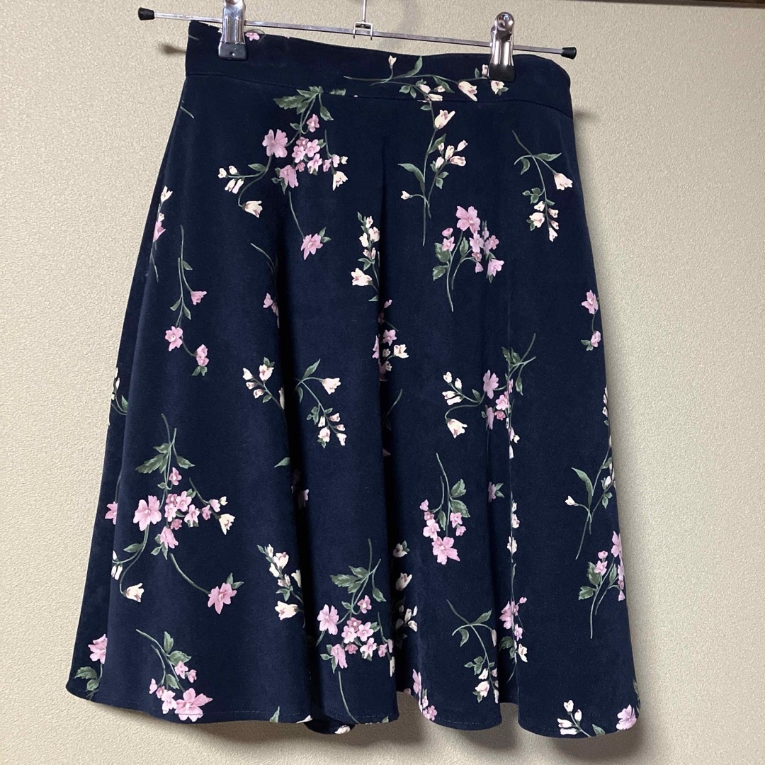 PATTERN fiona(パターンフィオナ)のパターンフィオナ　レディース　膝丈スカート　ベロア　紺　M レディースのスカート(ひざ丈スカート)の商品写真