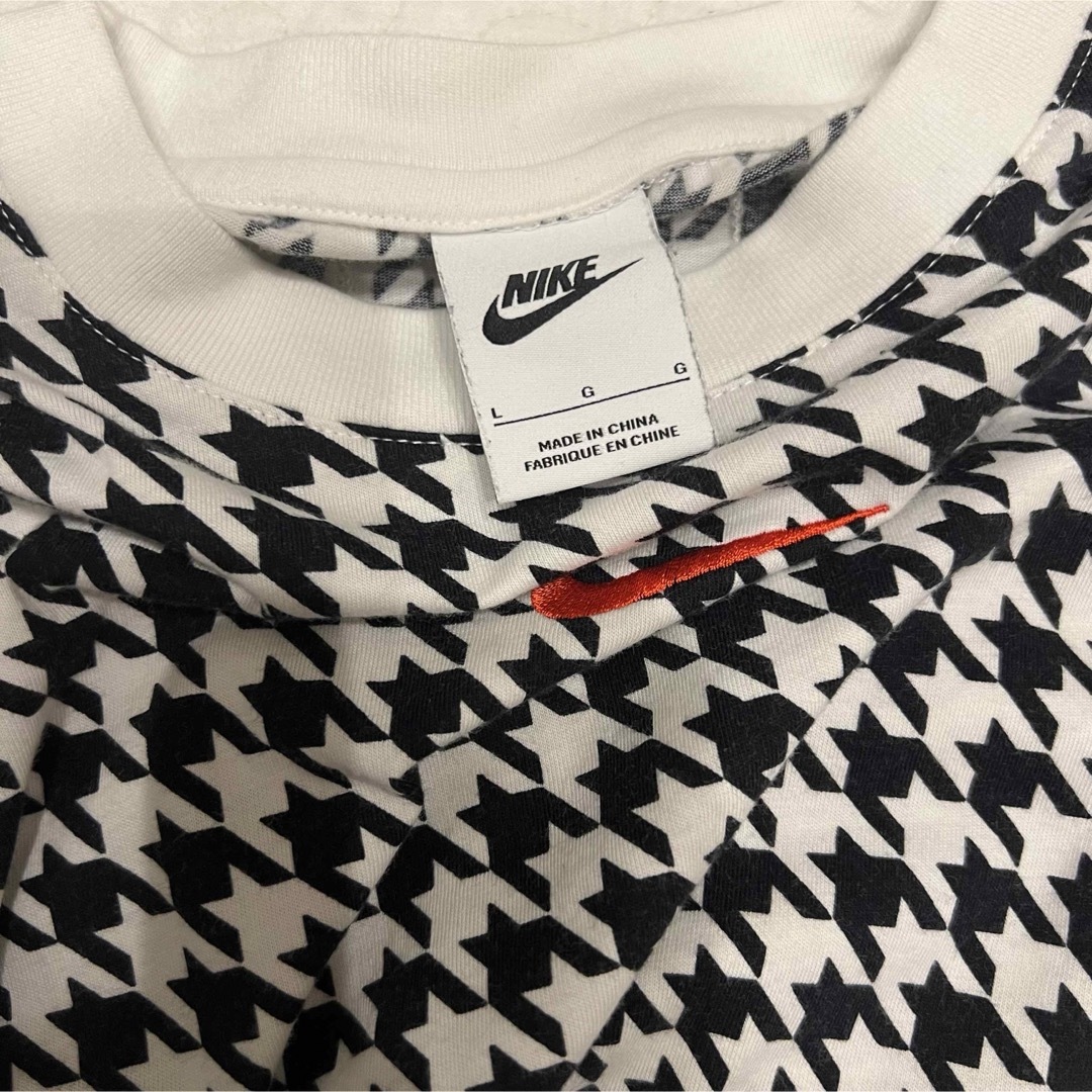 NIKE(ナイキ)のNIKE Tシャツ　千鳥孔子 レディースのトップス(Tシャツ(半袖/袖なし))の商品写真