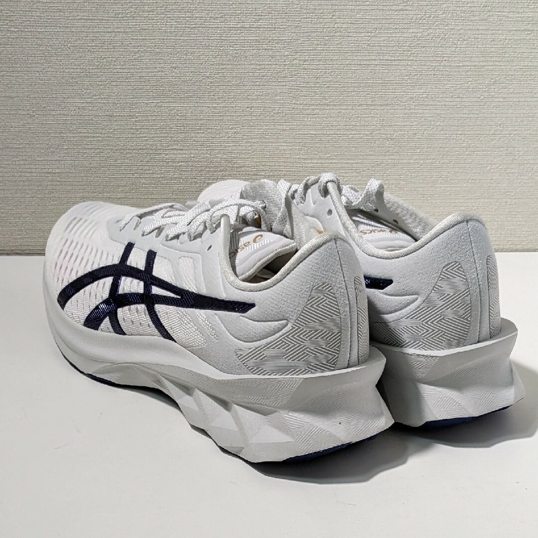 asics(アシックス)の新品 27cm 定価16500円 Novablast SPS asics スポーツ/アウトドアのランニング(シューズ)の商品写真